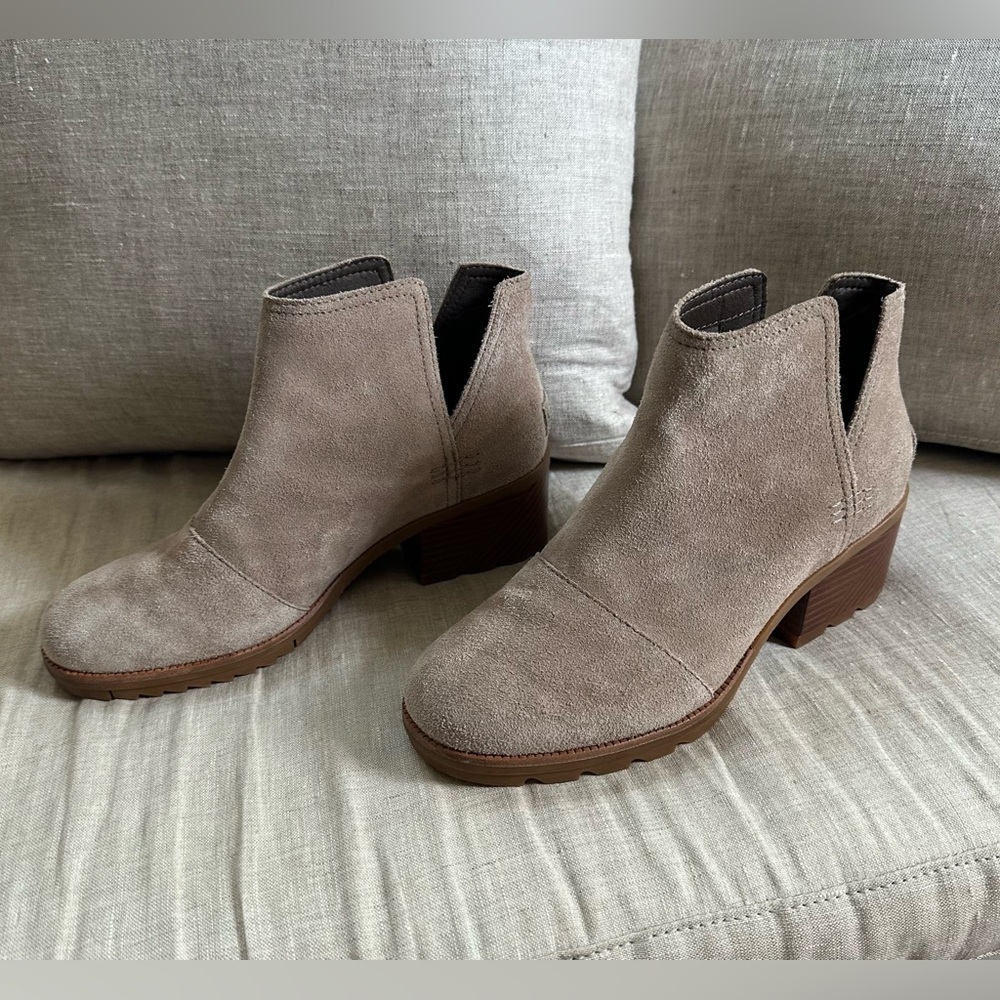 Sorel Taupe Suede Ankle Booties with Brown Block Heel Size 7.5